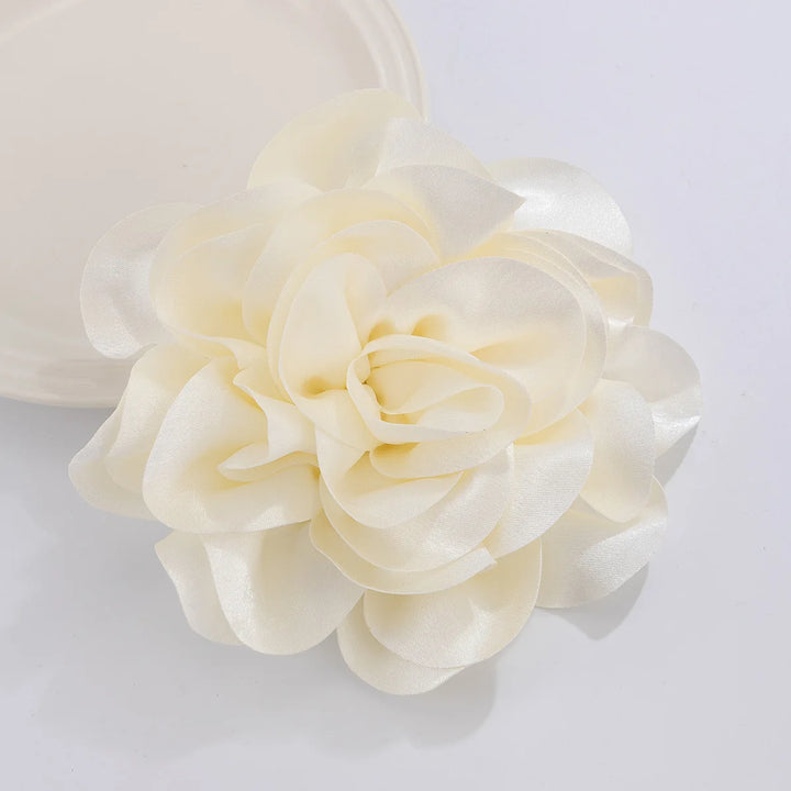 Classic sorority flower brooch in white, perfect sorority paraphernalia for any occasion. Ideal for black sororities and Greek letter organizations.